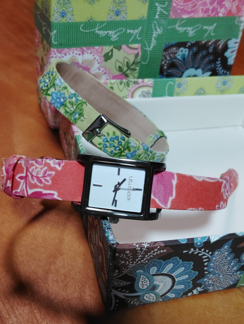 Works ! Vera Bradley Floral Multi-Color Interchangeable Strap Watch.New battery!